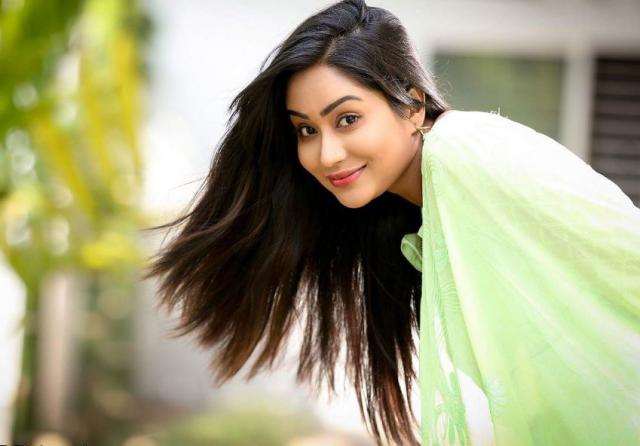 বাঁধন নেই, পূর্ণিমাও নেই; মম হচ্ছেন ‘দহন’ ছবির নায়িকা?