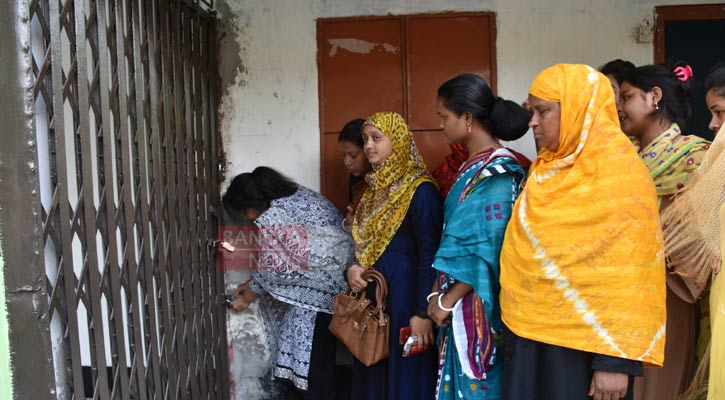 এসএসসিতে পাস না করায় প্রধান শিক্ষকের কক্ষে তালা