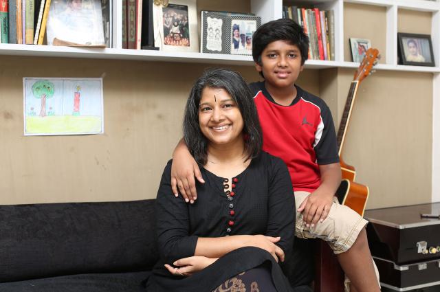 শাহীনের পছন্দ লাল ছেলের ধাতব নীল