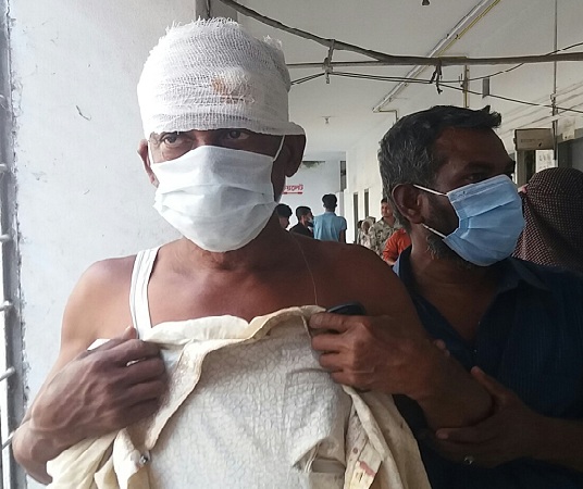 লক্ষ্মীপুরের চরশাহীতে আওয়ামীলীগ নেতার উপর হামলা