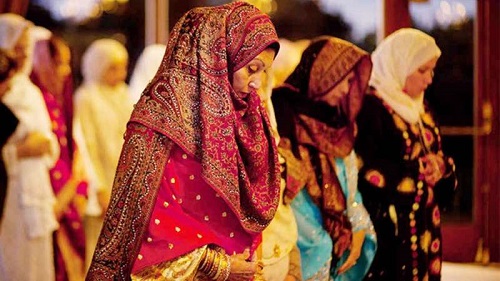 নারীদের মসজিদে যেতে কি আলাদা পোশাক লাগবে?