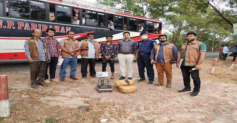 নরসিংদীতে বাস থেকে গাঁজা উদ্ধার