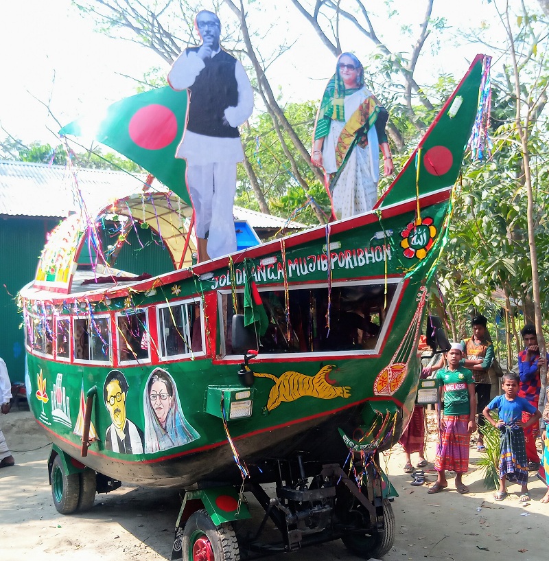 হাতে বানানো নৌকা প্রধানমন্ত্রীকে উপহার দিতে চান  ইউসুফ