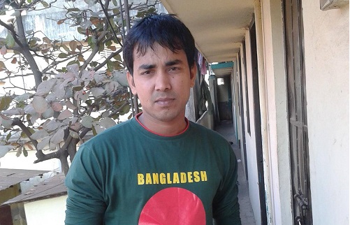 সেলসম্যান-মার্কেটিং জবে দাঁড়িওয়ালারা অযোগ্য প্রসঙ্গে