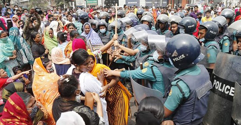 রাজধানীতে পোশাকশ্রমিকদের বিক্ষোভ