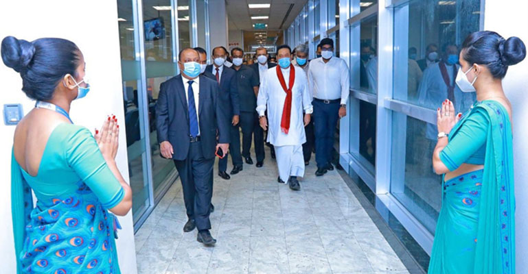 ঢাকায় পৌঁছেছেন শ্রীলঙ্কার প্রধানমন্ত্রী