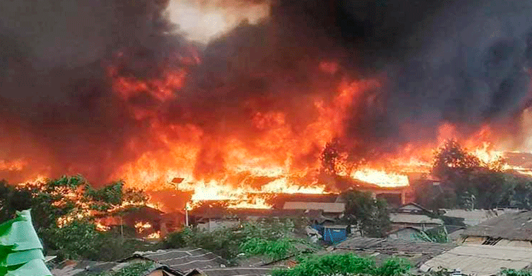 রোহিঙ্গা ক্যাম্পে ভয়াবহ আগুন