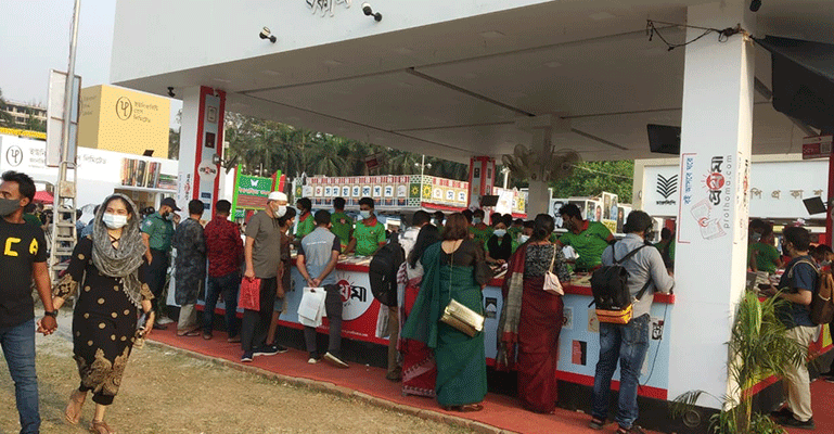 আনন্দ ও আশঙ্কায় বইমেলা চলমান