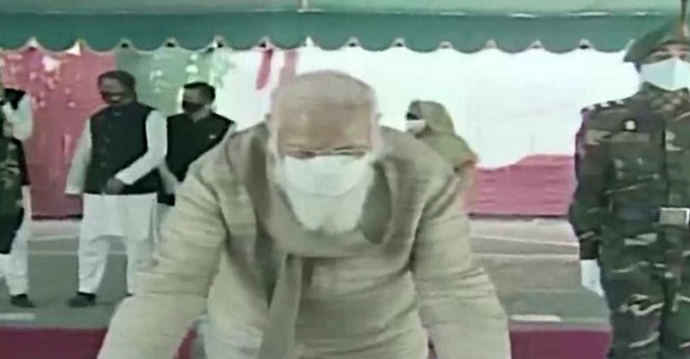বঙ্গবন্ধুর সমাধিতে নরেন্দ্র মোদির শ্রদ্ধা
