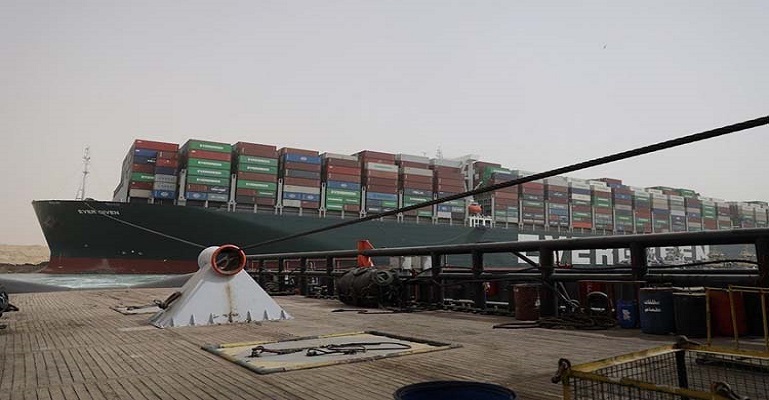 সুয়েজ খালে জাহাজ অবরুদ্ধ, ঘণ্টায় ক্ষতি ৪০০ মিলিয়ন ডলার