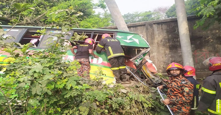 নারায়ণগঞ্জে সড়ক দুর্ঘটনায় বাস চালক নিহত