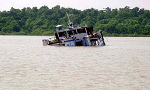 পশুর নদীতে কয়লাবোঝাই জাহাজডুবি