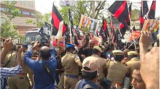 ভারতে মোদিবিরোধী বিক্ষোভ, আটক অর্ধশতাধিক