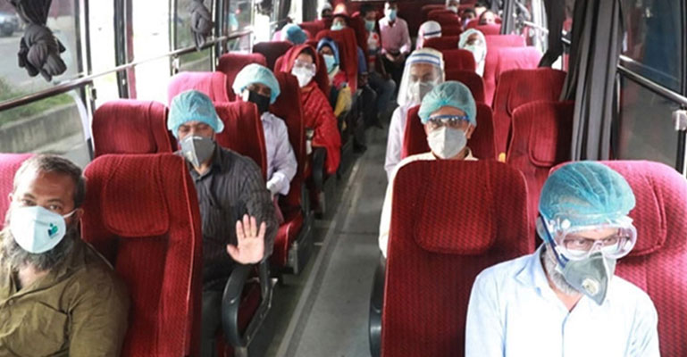 আজ থেকে গণপরিবহনে অর্ধেক যাত্রী