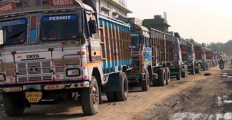 সাতক্ষীরার ভোমরা স্থলবন্দরে ট্রাকের পণ্য লোড-আনলোড বন্ধ