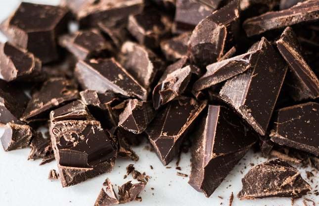 বেশি চকলেট খাবেন যে ১৫টি কারণে