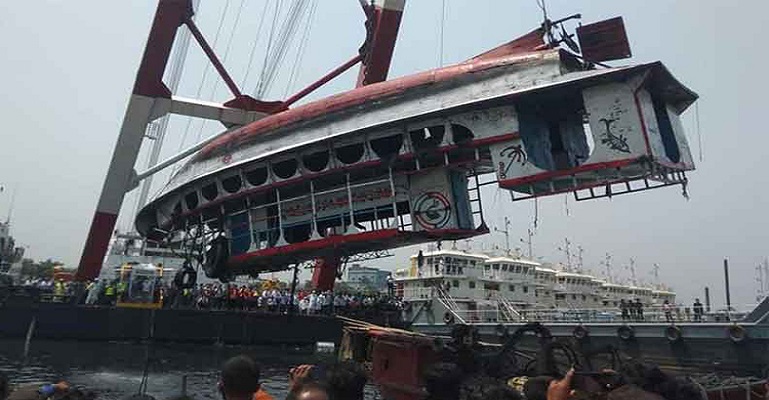 শীতলক্ষ্যায় লঞ্চডুবি: ২৬ মরদেহ উদ্ধার, এখনও নিখোঁজ অনেকে