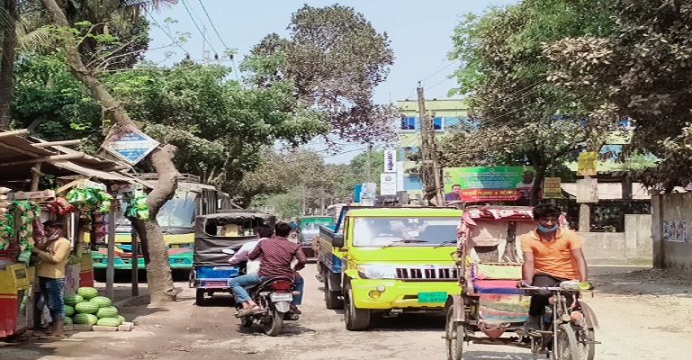 হাতীবান্ধার রাস্তায় দাপিয়ে বেড়াচ্ছে অটো রিক্সা, ব্যক্তিগত গাড়ি