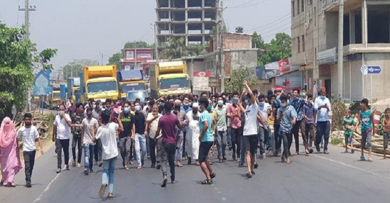 চৌদ্দগ্রামে দোকান খোলা রাখার দাবিতে বিক্ষোভ মিছিল