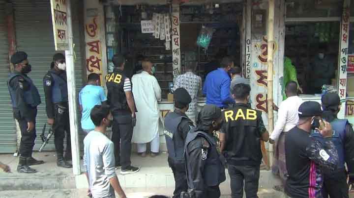 হিলিতে ৩টি প্রতিষ্ঠানকে জরিমানা