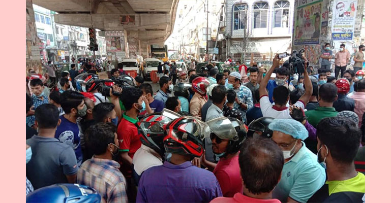 রাইড শেয়ার চালুর দাবিতে রাজধানীতে বিক্ষোভ