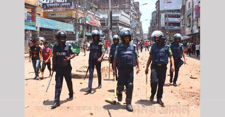 গুলিস্তানে পুলিশ-ব্যবসায়ী ধাওয়া-পাল্টা ধাওয়া