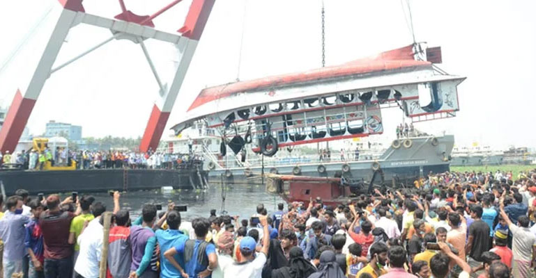 লঞ্চ ডোবানো সেই জাহাজ জব্দ, চালকসহ আটক ১৪