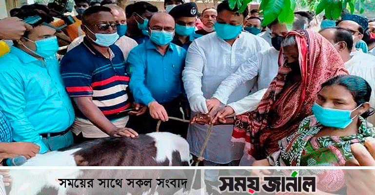 ঘোড়াঘাটে ৯৭ ক্ষুদ্র নৃগোষ্ঠী পরিবারে গরু বিতরণ
