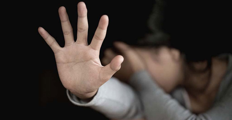 সন্তানদের হত্যার ভয় দেখিয়ে বাড়িওয়ালিকে ধর্ষণ