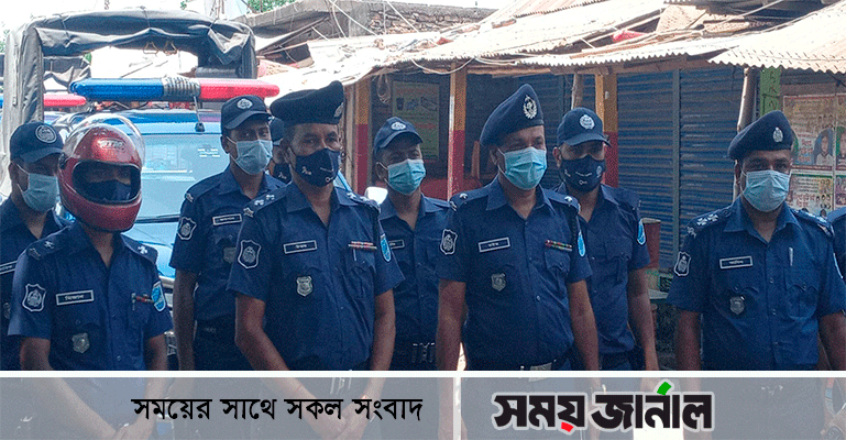 লকডাউন বাস্তবায়নে কাজ করছে গজারিয়ার পুলিশ