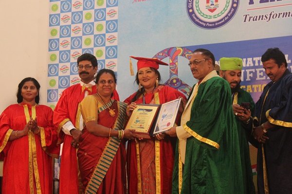 শিল্পী মমতাজের ডক্টরেট ডিগ্রি লাভ ও কিছু কথা