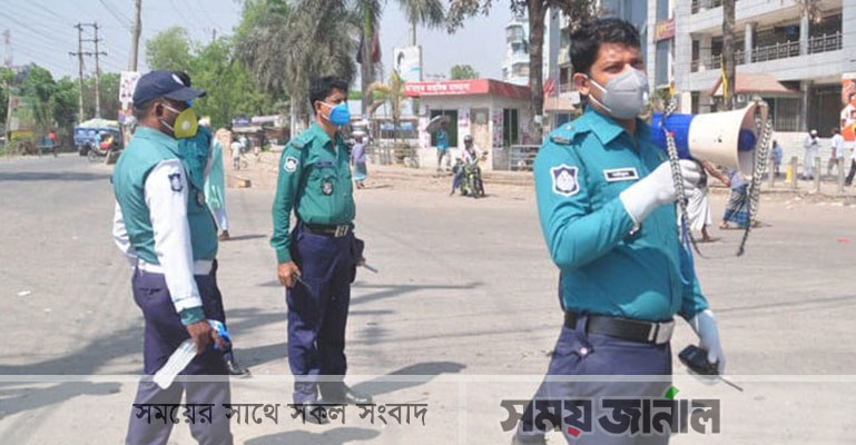 লকডাউনের দ্বিতীয় দিনেও কঠোর অবস্থানে পুলিশ
