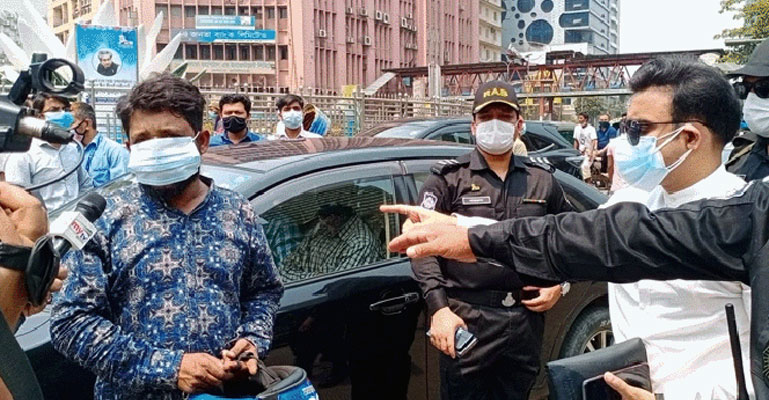 লকডাউন মানাতে রাস্তায় র‌্যাবের আদালত