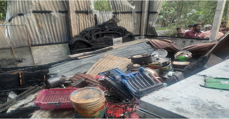 রাজারহাটে অগ্নিকান্ডে ৩০ লক্ষ টাকার মালামাল ভস্মিভূত