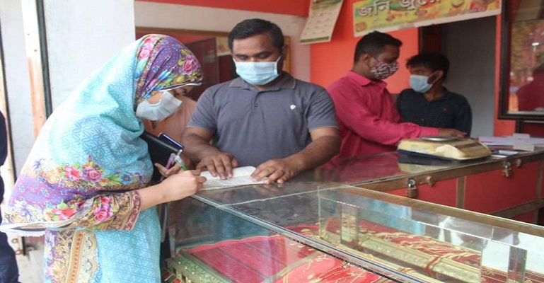 জামালপুরে দোকান খোলা রাখায় দুই ব্যবসায়ীকে জরিমানা