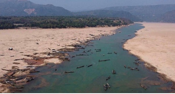বালুতে ভরাট সুনামগঞ্জের যাদুকাটা নদী : ভয়াবহ পরিবেশ বিপর্যয়ের শংকা