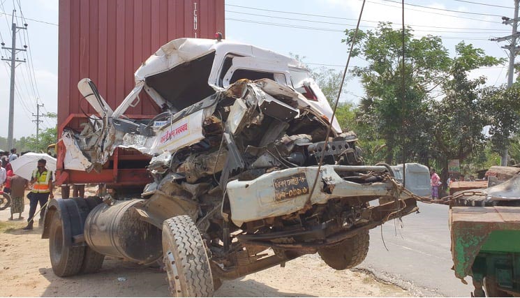 চৌদ্দগ্রামে সড়ক দুর্ঘটনায় নিহত ৩, আহত ৭