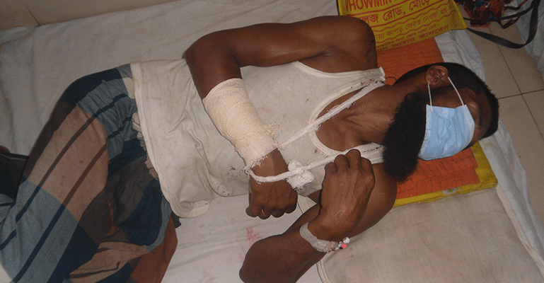 মোড়েলগঞ্জে মারপিটে নারীসহ আহত ৫, মাটি কেটে চলাচল বন্ধ