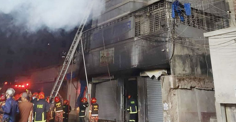 আরমানিটোলার রাসায়নিক গুদামের আগুন নিয়ন্ত্রণে, নিহত ২