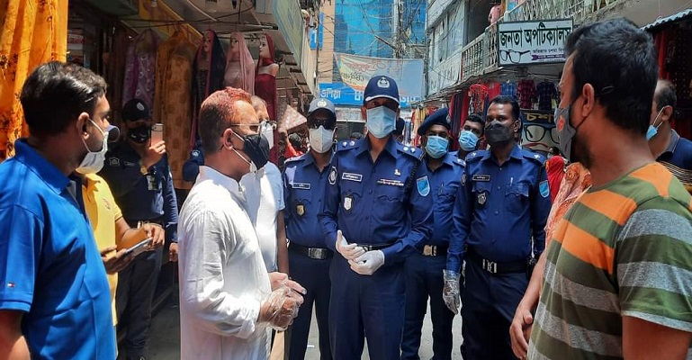 ফরিদপুরে মার্কেটের স্বাস্থ্যবিধি পরিদর্শনে মাঠে পুলিশ সুপার আলীমুজ্জামান