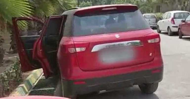 হাসপাতালে সিট না পেয়ে পার্কিংয়েই প্রাণ গেল করোনা রোগীর!