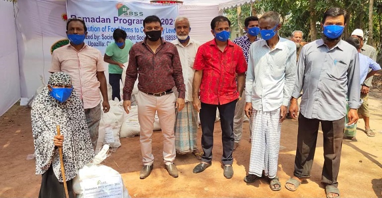 চৌদ্দগ্রামে এসবিএসএস’র উদ্যোগে টাকা ও খাদ্য সামগ্রী বিতরণ
