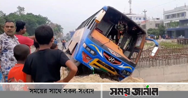 নাটোরে বাস চাপায় স্কুল শিক্ষক নিহত