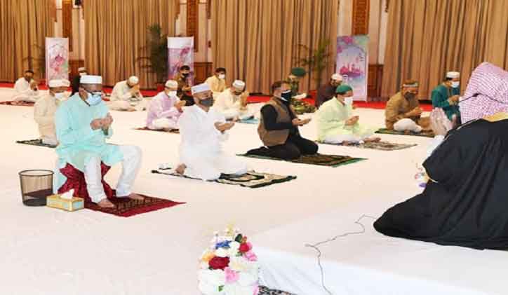 বঙ্গভবনে ঈদের নামাজ আদায় করলেন রাষ্ট্রপতি