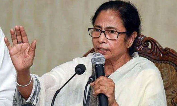 আমাকেও গ্রেপ্তার করুন: মমতা ব্যানার্জি