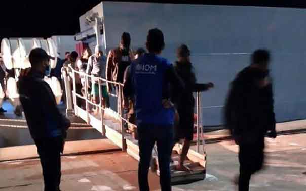 লিবিয়া উপকূলে নৌকাডুবি : ৩৩ বাংলাদেশি উদ্ধার, নিখোঁজ অন্তত ৫০ জন