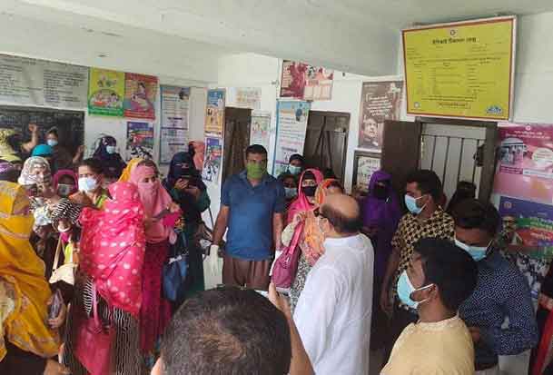 ঘূর্ণিঝড় ইয়াস’র প্রভাবে মোড়েলগঞ্জে পানি বৃদ্ধি, এমপির আশ্রয় কেন্দ্র পরিদর্শন