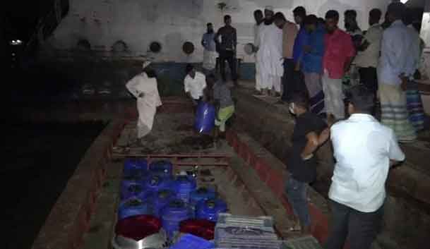 লক্ষ্মীপুরে জব্দকৃত ৮ লাখ চিংড়ি পোনা মেঘনায় অবমুক্ত