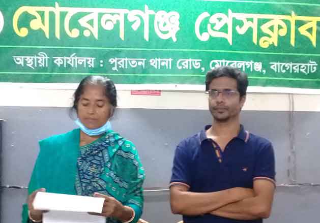 মোড়েলগঞ্জে মেয়রের সহযোগীতায় ফের স্বামীর ভিটেমাটিতে সংখ্যালঘু পরিবার