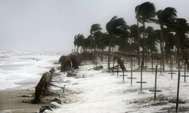 সারাদেশে দমকা হাওয়াসহ বৃষ্টি, বাড়বে জোয়ারের পানি